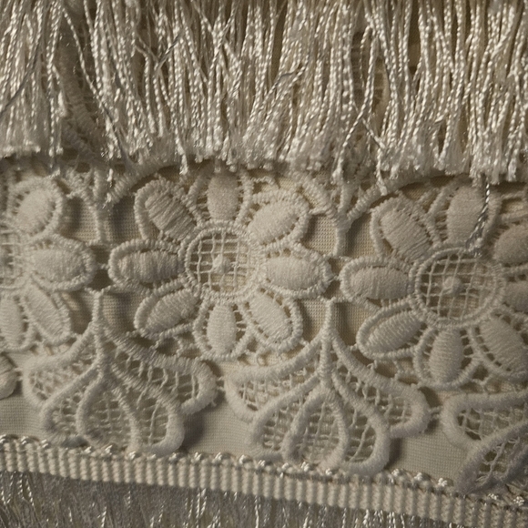 Elegant Off-Shoulder White Dress with Lace Applique & Fringe Detail - Picture 3 of 10